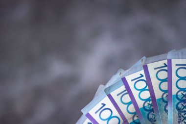 Kazak parası. Yakın çekim faturaları. 10 dolar nakit. Yüksek kalite fotoğraf