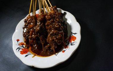 Fıstık soslu tavuk satay (Sate ayam)