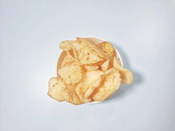Gebakken Crackers Kerupuk Een Kom Geïsoleerd Witte Achtergrond — Stockfoto