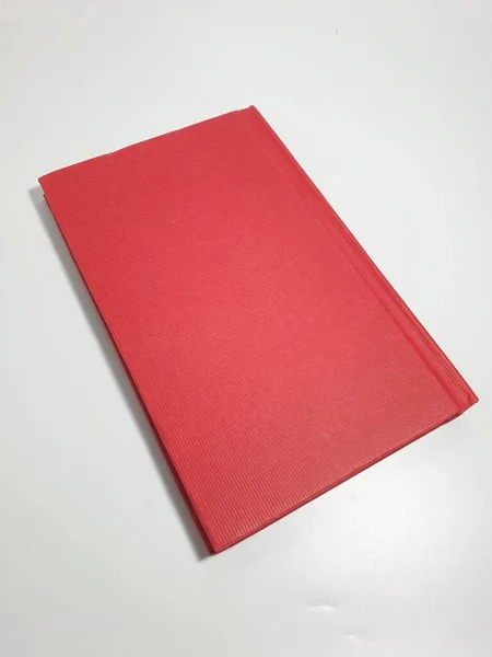 Книга Червоною Обкладинкою Ізольована Білому Тлі — стокове фото