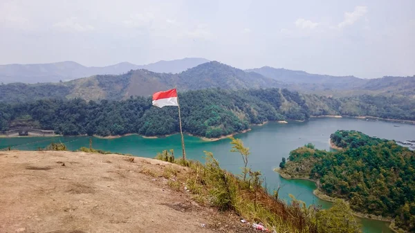 Bandeira Indonésia Vermelha Branca Ficou Presa Montanha Você Pode Ver Imagens De Bancos De Imagens