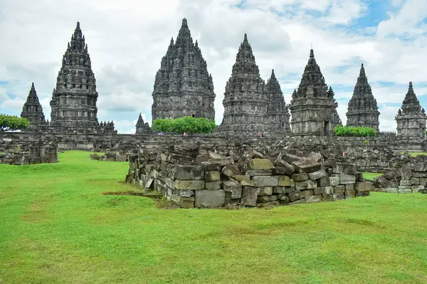Prambanan Tapınağı Endonezya 'nın en büyük Hindu tapınağı olan Unesco Dünya Mirası Alanı' dır.