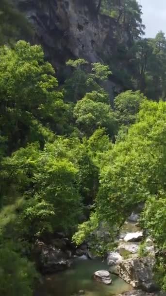 깎아지른 사이에 협곡의 골짜기 협곡에서 드로잉을 환상적 Turkey Vertical — 비디오