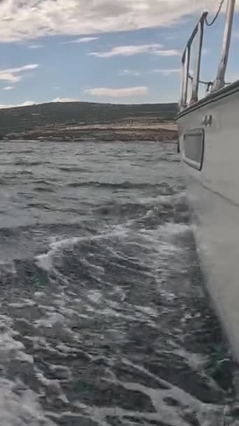 Nariz Navio Mar Branco Iate Que Corta Ondas Mar Vista — Vídeo de Stock