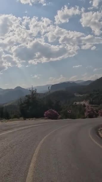 Autorit Bergwegen Slangen Van Turkije Zomervakantie Bochten Blauwe Lucht 60Fps — Stockvideo