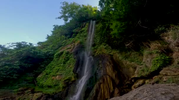 Prachtige Natuur Van Turkije Waterval Sunturas Groene Bomen Tak Hangen — Stockvideo