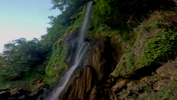 Gyönyörű Természet Törökország Vízesés Sunturas Zöld Fák Ágak Lógnak Víz — Stock videók