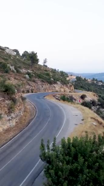 沿着土耳其的山路和蛇形山路乘车旅行 夏天旅行 公路转弯 无人机视图 高质量的4K镜头 — 图库视频影像