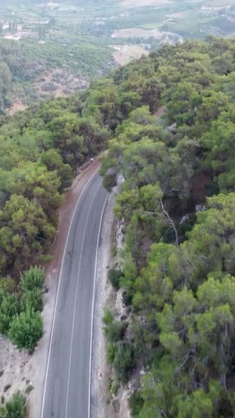 沿着土耳其的山路和蛇形山路乘车旅行 夏天旅行 公路转弯 无人机视图 高质量的4K镜头 — 图库视频影像