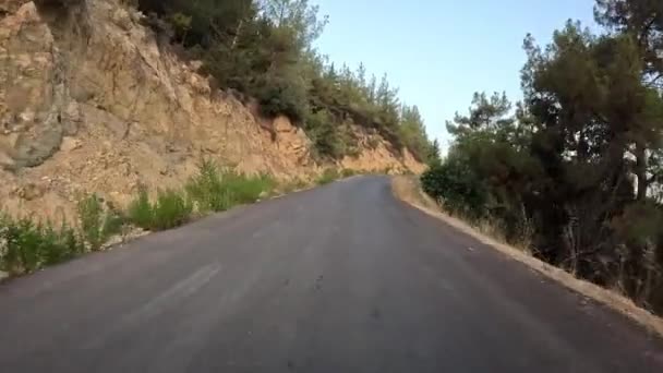 沿着土耳其沙滩上的山路和蛇形山路开车旅行夏天旅行 是的高质量的4K镜头 — 图库视频影像