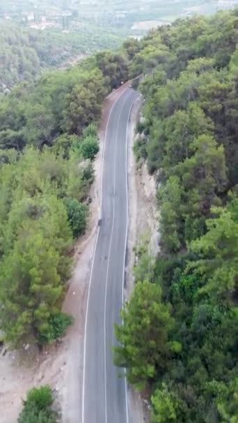 Autorit Bergwegen Slangen Van Turkije Zomervakantie Bochten Blauwe Lucht Drone — Stockvideo