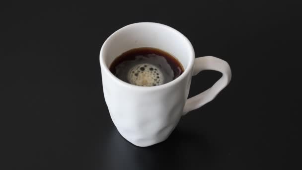 Videoa Tazza Caffè Caldo Con Vapore Aumento Uno Sfondo Nero — Video Stock