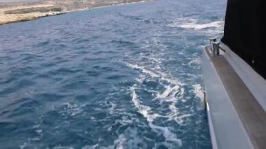 Teknenin yelkenli tarafında. Yüksek kalite 4k görüntü