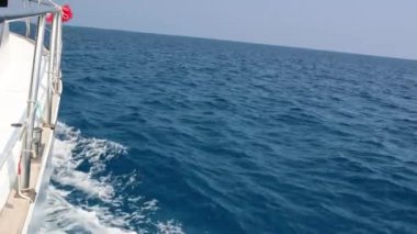 Teknenin yelkenli tarafında. Yüksek kalite 4k görüntü
