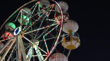 Gece Dönme dolap, Mersin, Türkiye. Yüksek kalite 4k görüntü