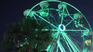 Gece Dönme dolap, Mersin, Türkiye. Yüksek kalite 4k görüntü