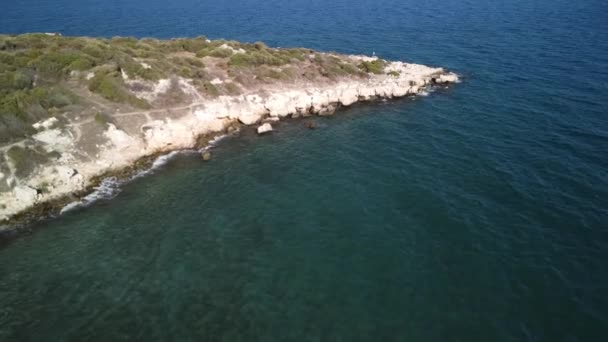 Drone Volando Sobre Costa Del Pavo Mediterráneo Verano Mediodía Imágenes — Vídeos de Stock