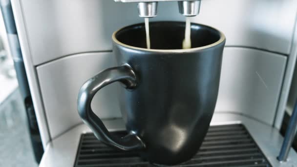 Videoa Φλιτζάνι Ζεστό Καφέ Την Αύξηση Του Ατμού Μαύρο Φόντο — Αρχείο Βίντεο
