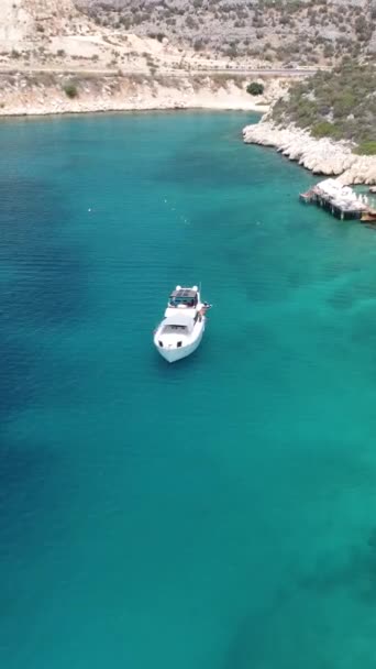 Drone Yact Blanc Naviguant Large Des Côtes Turques Mouvement Caméra — Video