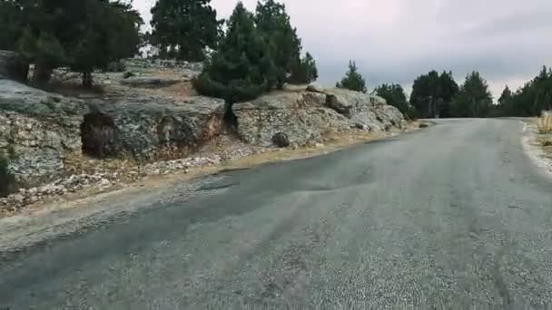 トルコのサンセットの山道や蛇行に沿って車で道路旅行 夏の旅行 道路ターン Goproについて 高品質の4K映像 — ストック動画