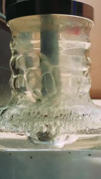 Φυσητό Νερό Στο Ναργιλέ Μέσα Ενημέρωσης Σχεδιάζω Ναργιλέ Μπλε Νερό — Αρχείο Βίντεο