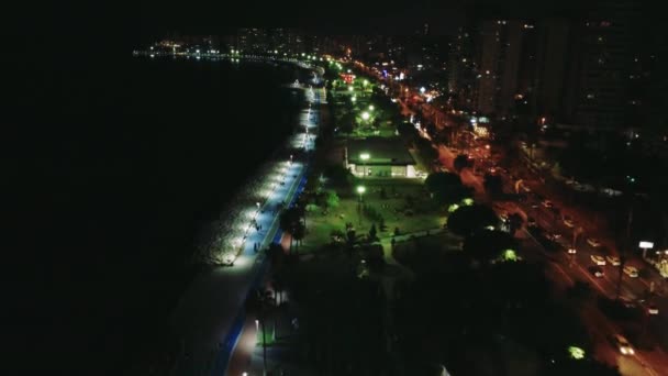 地中海の都市メルシン トルコの夜にエンバンクの空中ビューショット 高品質の4K映像 — ストック動画