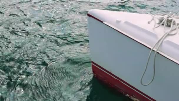 Utsikt Över Segling Vit Yacht Båt Näsa Front Rör Sig — Stockvideo