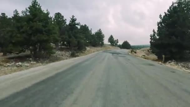 Οδική Εκδρομή Αυτοκίνητο Κατά Μήκος Των Ορεινών Δρόμων Και Serpentines — Αρχείο Βίντεο