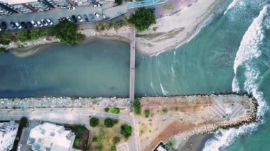 Mersin şehrinin Sunset 'teki hava aracı görüntüsü. Hindi. Yüksek kalite 4k görüntü
