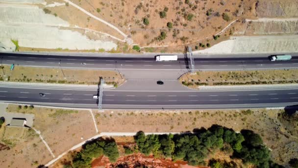 山間の高速道路のパノラマ風景 フリーウェイ ロード エアラインビュー 高品質の4K映像 — ストック動画