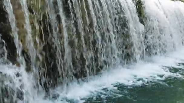 Vackert Vatten Faller Från Ett Vattenfall Aladag Berg Turkiet Högkvalitativ — Stockvideo
