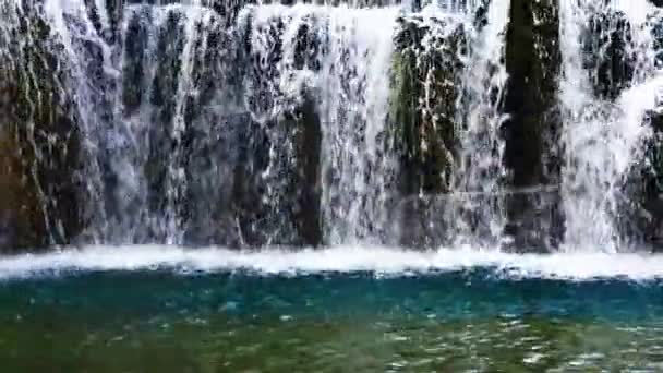 Prachtig Water Dat Uit Een Waterval Valt Aladag Bergen Turkije — Stockvideo