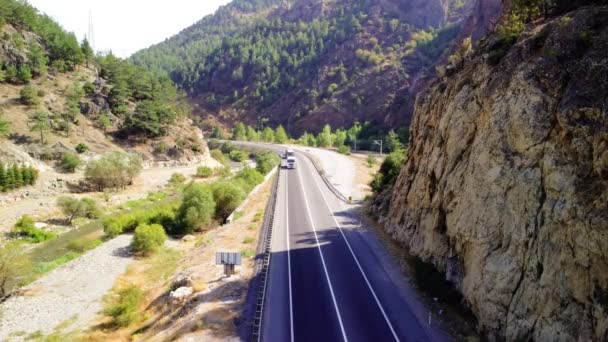 Panorama Paisaje Carretera Carretera Entre Montañas Vista Aérea Autopista Imágenes — Vídeos de Stock