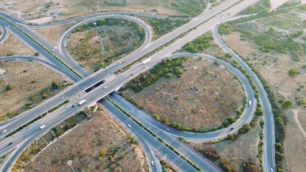 Вид Сверху Автомобили Движущиеся Многоуровневой Автомагистрали Закате Мерсин Турция Автострада — стоковое видео