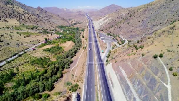 Aerial View Two Lane Highway Runs Mountains Mountain Highway Aerial — Stock Video