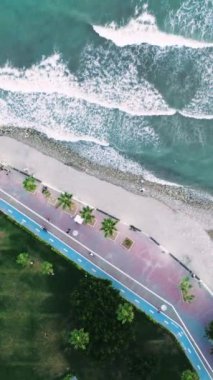 Mersin şehrinin Sunset 'teki hava aracı görüntüsü. Hindi. Yüksek kalite 4k görüntü