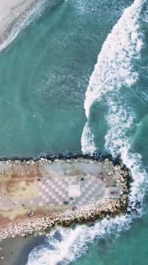 Mersin şehrinin Sunset 'teki hava aracı görüntüsü. Hindi. Yüksek kalite 4k görüntü