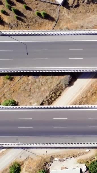 통과하는 고속도로의 고속도로 놀라운 교통의 고품질 동영상 — 비디오