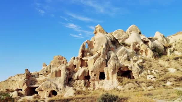 Εθνικό Πάρκο Goreme Υπάρχουν Σχηματισμοί Βράχων Και Οικοδομές Ενδιαφέρουσες Μορφές — Αρχείο Βίντεο