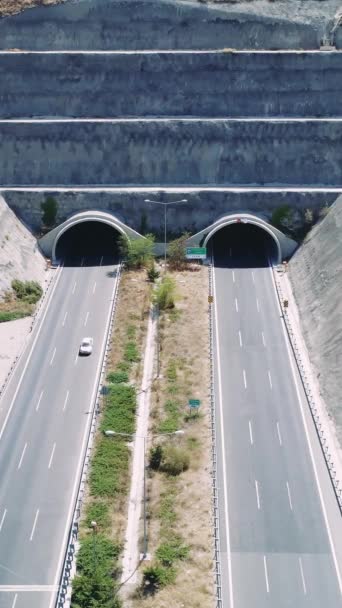 통과하는 고속도로의 고속도로 놀라운 교통의 고품질 동영상 — 비디오