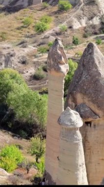 Kapadokya 'daki Goreme Milli Parkı' ndaki Aşk Vadisi 'nin havadan görüntüsü. Yüksek kalite 4k görüntü