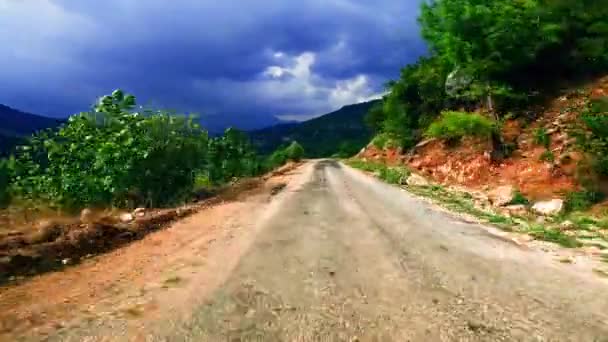 トルコのサンセットの山道や蛇行に沿って車で道路旅行 夏の旅行 道路ターン 高品質の4K映像 — ストック動画