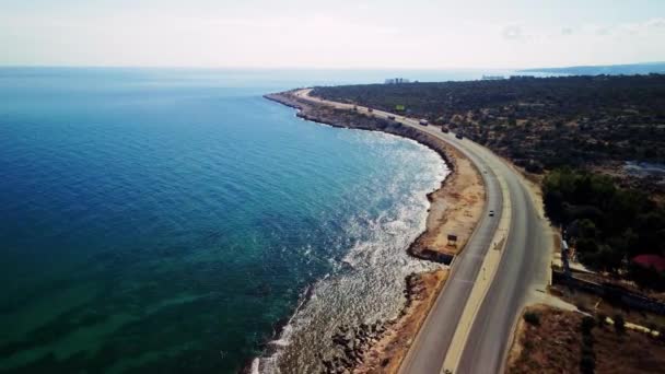 沿着土耳其山区和沿海公路和蛇形地带的公路旅行 夏天的旅行 公路转弯 沿着大海的路 高质量的镜头4K 无人机视图 — 图库视频影像