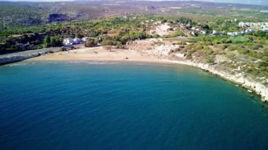 Tranquil Shoreline: Doğal Güzellik ve Manzaranın Havadan Görüntüsü Mersin Türkiye Yüksek Kaliteli 4k Görüntü