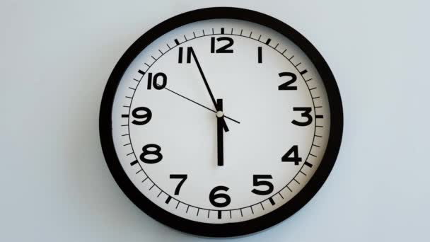 화이트 시계의 시계에 화살표 고품질 — 비디오
