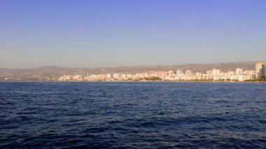 Türkiye 'de mavi dalgaların, Akdeniz' in ve kayaların manzarası. Yüksek kalite 4k görüntü