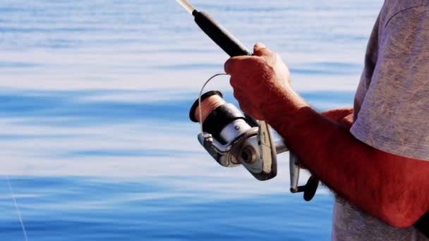 Carretel Rotação Mão Haste Pesca Laranja Pôr Sol Câmera Lenta — Vídeo de Stock