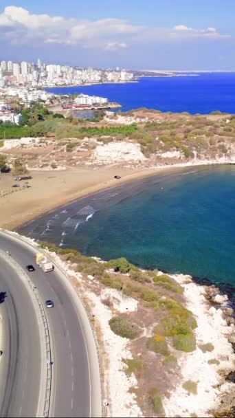 土耳其山路上的公路探险 沿海蛇形小径增加了旅行体验 欣赏一段穿越土耳其风景的风景秀丽的道路 — 图库视频影像