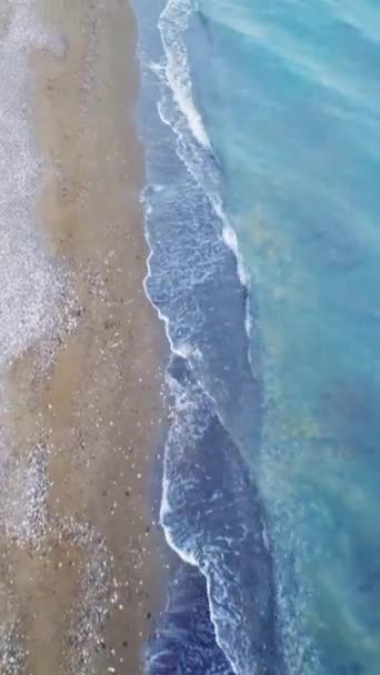 Von Einem Aussichtspunkt Aus Entfaltet Sich Eine Atemberaubende Meereslandschaft Mit — Stockvideo