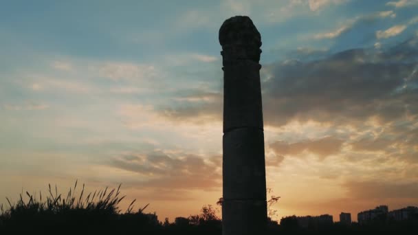 Column Shadows Lengthen Sun Sets Pompeliopolis Mersin Turkey Ancient Column — Stock Video